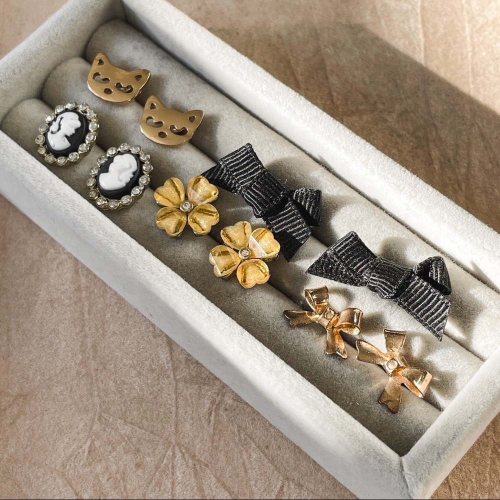 Set of 5 pairs of stud earrings